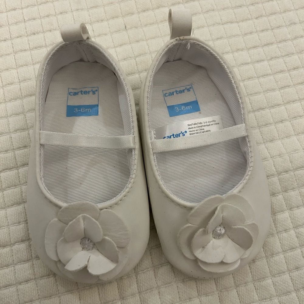 Carters 3-6 mo the all white with flower on toe baby girls crib shoes EUC